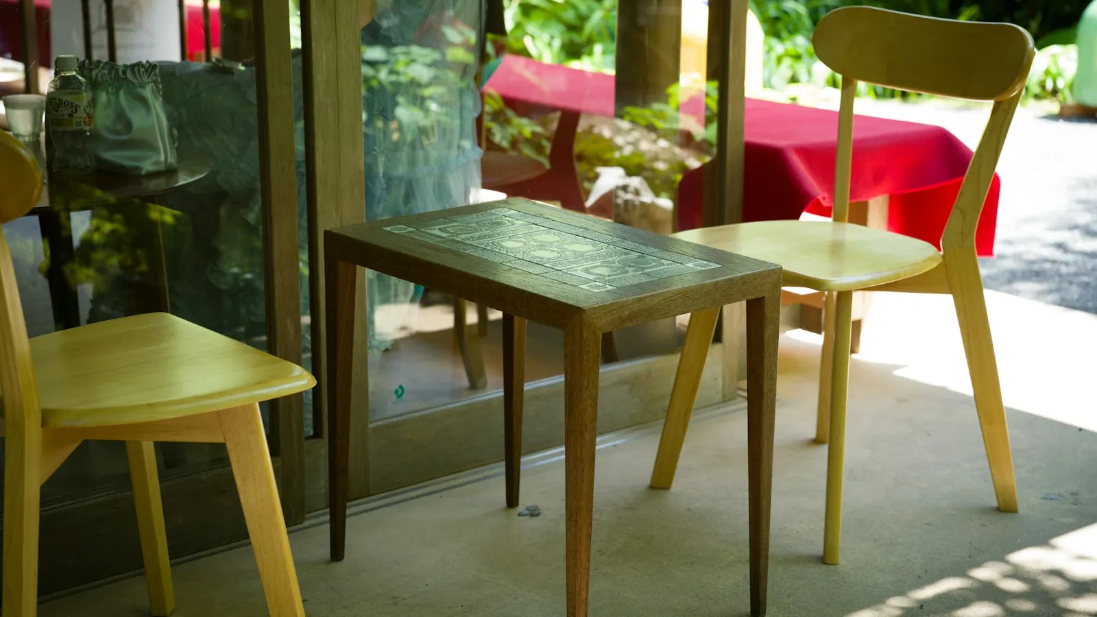 An empty table with two chairs outdoors